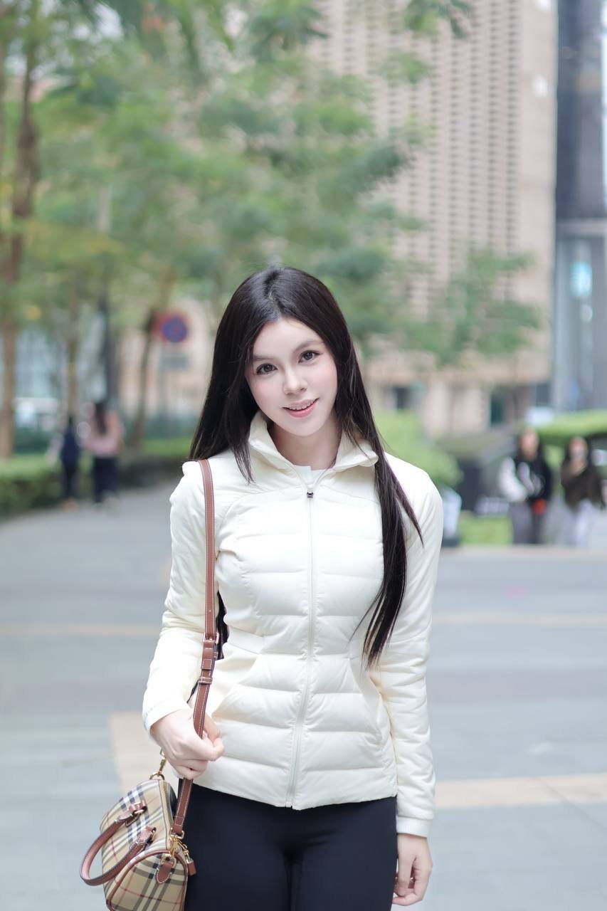 广东 深圳 22岁 165cm 94 B杯 售楼部案场 可提供很好的情绪价值和恋爱体验,混血,热情开朗,情绪稳定,不会乱发脾气,听话温柔,高素质,脾气好,爱笑,喜欢旅游,去过很多国家,圈子小不抽烟不喝酒不打牌不蹦迪 抽烟纹身:无 SM:可 无套:否 口交:可 过夜:可 同居:可 可飞:可 价格:9 特点:可提供很好的情绪价值和恋爱体验,混血,热情开朗,情绪稳定,不会乱发脾气,听话温柔,高素质,脾气好,爱笑,喜欢旅游,去过很多国家,圈子小不抽烟不喝酒不打牌不蹦迪