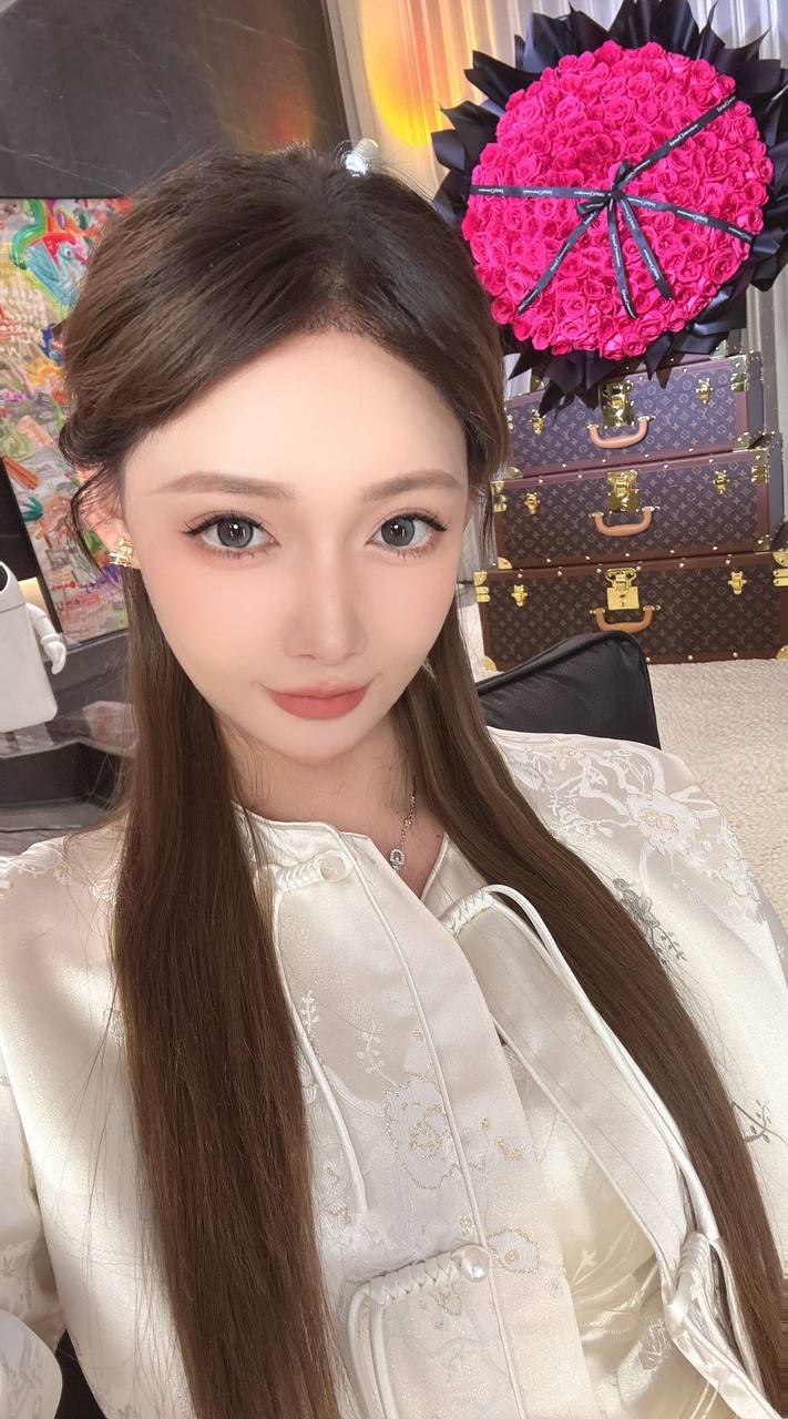 浙江 杭州 24岁 168cm 90 C杯 抽烟纹身:无 SM:是 无套:否 口交:可 过夜:可 同居:否 可飞:可 价格:10