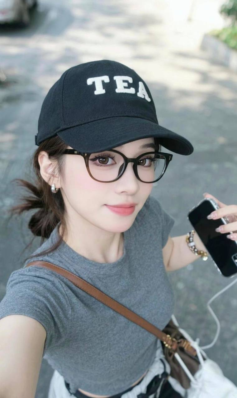 广东 广州 23岁 163cm 92 B杯 客服 开朗活泼,可盐可甜 抽烟纹身:无 SM:轻微 无套:否 口交:可 过夜:可 同居:可 可飞:可 价格:30 特点:开朗活泼,可盐可甜