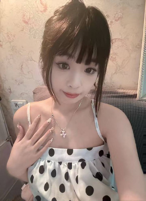 江苏 苏州 24岁 163cm 96 B杯 温柔体贴,听话懂事,床上反差大 抽烟纹身:无 SM:否 无套:否 口交:可 过夜:可 同居:否 可飞:可 江浙沪 价格:12 特点:温柔体贴,听话懂事,床上反差大