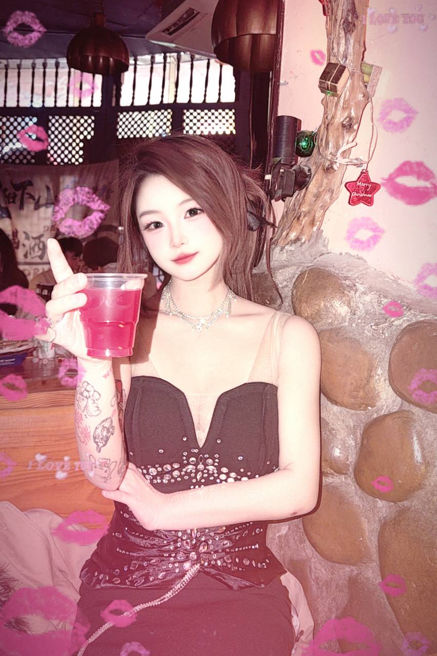 河南 郑州 24岁 158cm 96 B杯 暂无 腰软 情商高 抽烟纹身:有纹身 SM:是 无套:可 口交:可 过夜:可 同居:否 可飞:可 价格:5 特点:腰软 情商高