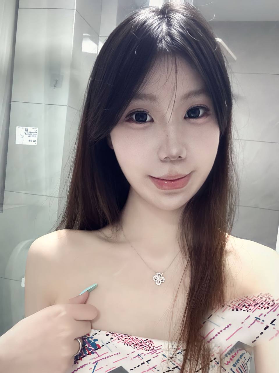湖南 长沙 21岁 162cm 86 B杯 学生 抽烟纹身:无 SM:否 无套:否 口交:可 过夜:可 同居:可 可飞:可 价格:30