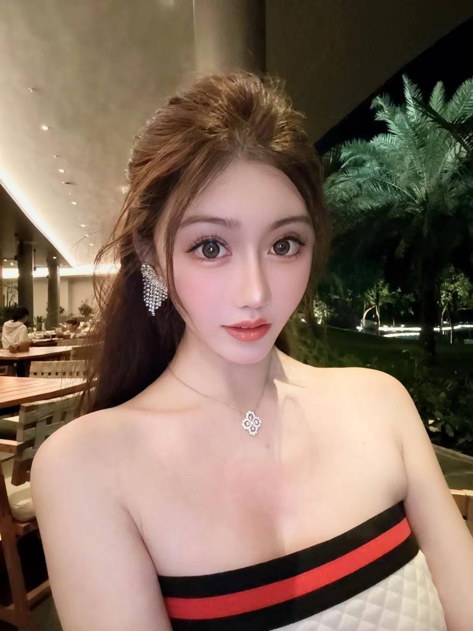 广东 广州 24岁 167cm 92 D杯 学生 雪白皮肤A4腰,良素,前凸后翘,梨型身材酒杯腿,无纹身不烟酒无不良经历,识大体不做作,性格温和,该有肉有肉,素颜好看皮肤很好,可御可甜耐看型,有审美有素质修养通透,更懂得倾听与共鸣,什么都能聊 抽烟纹身:无 SM:是 无套:否 口交:可 过夜:可 同居:可 可飞:可 价格:35 特点:雪白皮肤A4腰,良素,前凸后翘,梨型身材酒杯腿,无纹身不烟酒无不良经历,识大体不做作,性格温和,该有肉有肉,素颜好看皮肤很好,可御可甜耐看型,有审美有素质修养通透,更懂得倾听与共鸣,什么都能聊