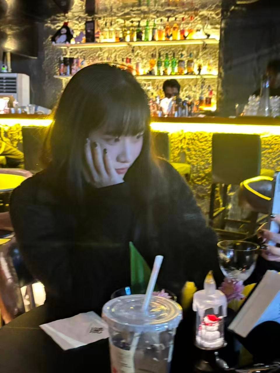 广东 深圳 22岁 160cm 105 D杯 老师 性格好 SM:轻微 无套:否 口交:可 过夜:否 同居:否 可飞:否 价格:9 特点:性格好