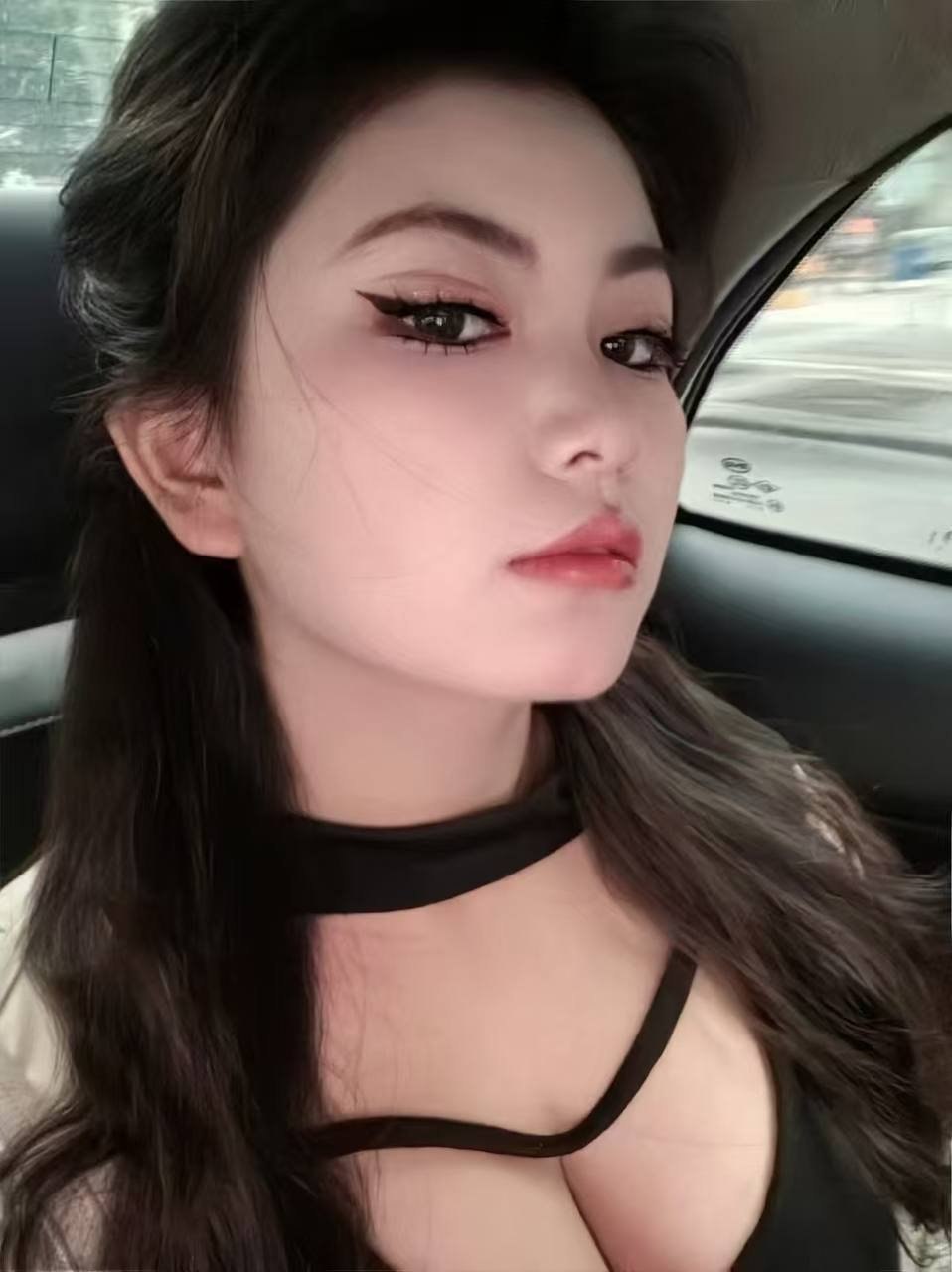 江苏 连云港 19岁 168cm 130 E杯 学生 胸大,纯天然,不下垂,可乳交,听话,声音好听 抽烟纹身:无 SM:是 无套:可 口交:可 过夜:可 同居:否 可飞:不可 价格:10 特点:胸大,纯天然,不下垂,可乳交,听话,声音好听