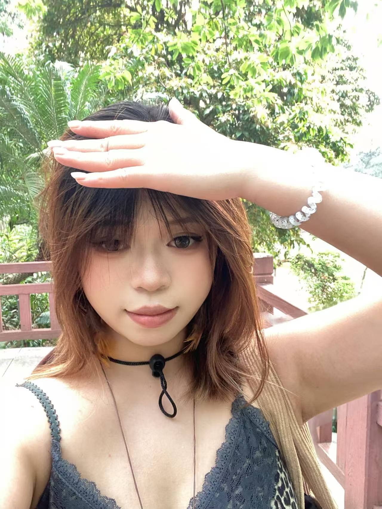 广西 玉林 22岁 158cm 105 C杯 学生 学生, 听话, 身材还行, 大学刚要毕业 抽烟纹身:无 SM:否 无套:否 口交:可 过夜:可 同居:可 可飞:可 价格:30 特点:学生, 听话, 身材还行, 大学刚要毕业