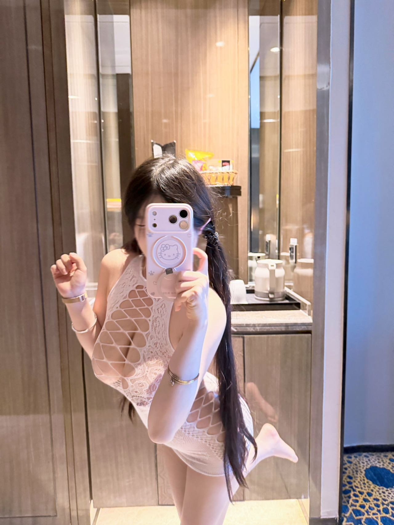 广东 深圳 19岁 160cm 95 F杯 学生 天然F 大学生兼职 童颜巨乳 白虎 清纯无整 反差 可甜可御 配合度高 肤白干净 不抽烟不喝酒 抽烟纹身:无 无套:否 口交:可 过夜:可 同居:否 可飞:可 加3K 价格:15 特点:天然F 大学生兼职 童颜巨乳 白虎 清纯无整 反差 可甜可御 配合度高 肤白干净 不抽烟不喝酒