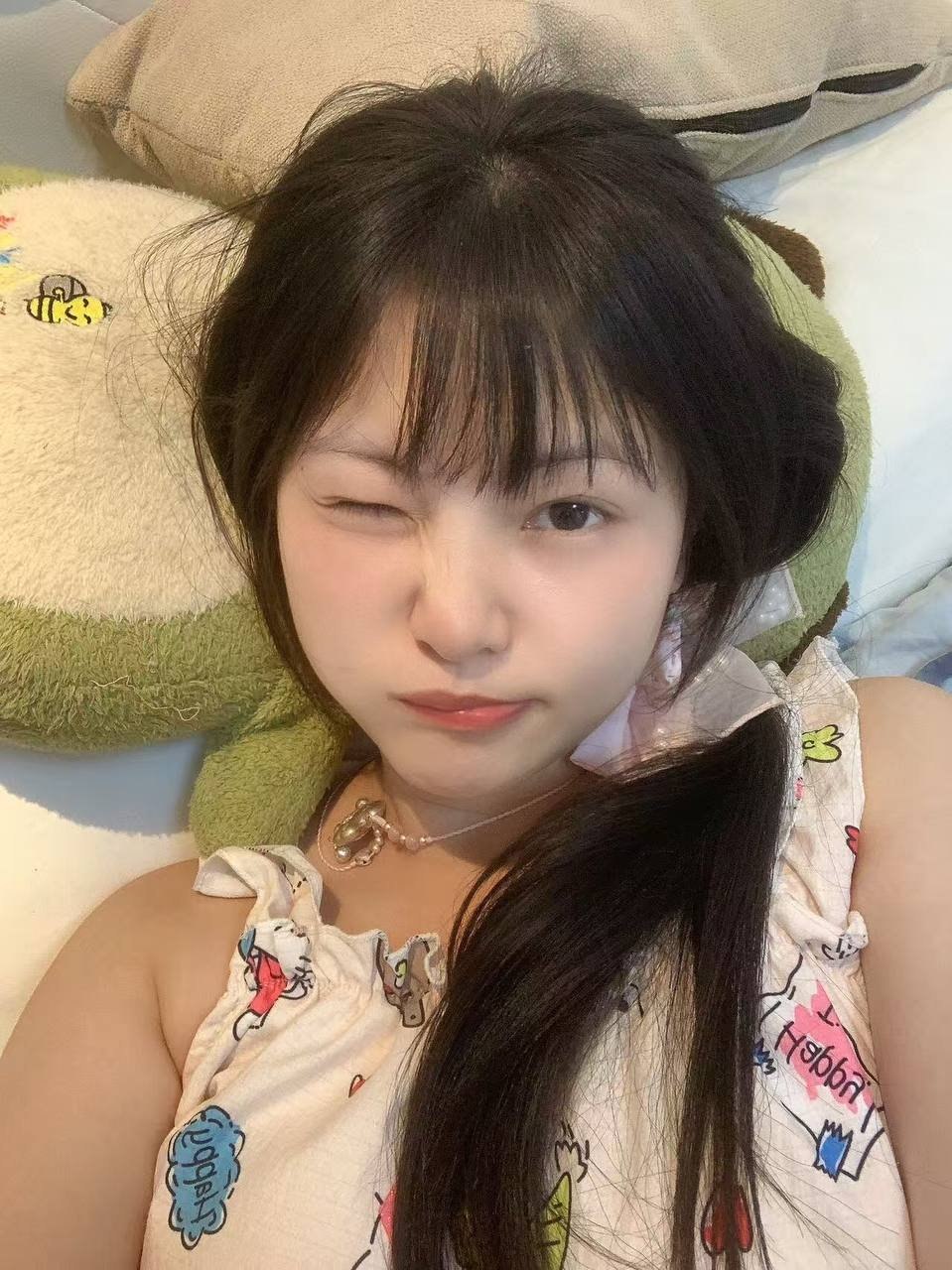 贵州 贵阳 23岁 160cm 90 C杯 护士 圈子干净,懂事,温柔体贴,性生活少,粉嫩,敏感水多,会喷,配合程度高 抽烟纹身:无 SM:否 无套:可 口交:可 过夜:可 可飞:能 价格:13 特点:圈子干净,懂事,温柔体贴,性生活少,粉嫩,敏感水多,会喷,配合程度高