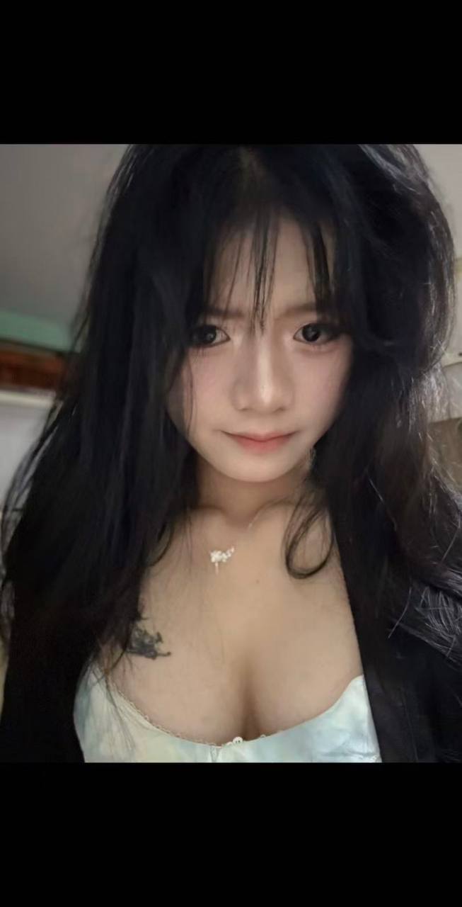 广东 深圳 18岁 162cm 101 C杯 学生 刚考完 第一次找 听话懂事类型 接受度高 可五套内 反差很烧 胸大 抽烟纹身:无 SM:可 无套:可 口交:可 过夜:否 可飞:否 价格:3 特点:刚考完 第一次找 听话懂事类型 接受度高 可五套内 反差很烧 胸大