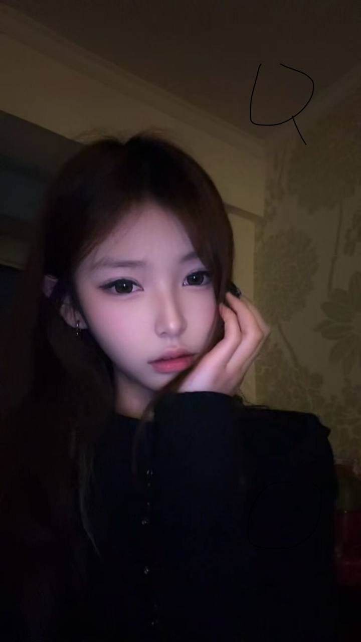 云南 昆明 18岁 169cm 42 B杯 学生 配合度高 ,身材好,风格多,姿势多 抽烟纹身:抽烟 SM:否 无套:看人 口交:否 过夜:可 同居:可 可飞:可 价格:10 特点:配合度高 ,身材好,风格多,姿势多
