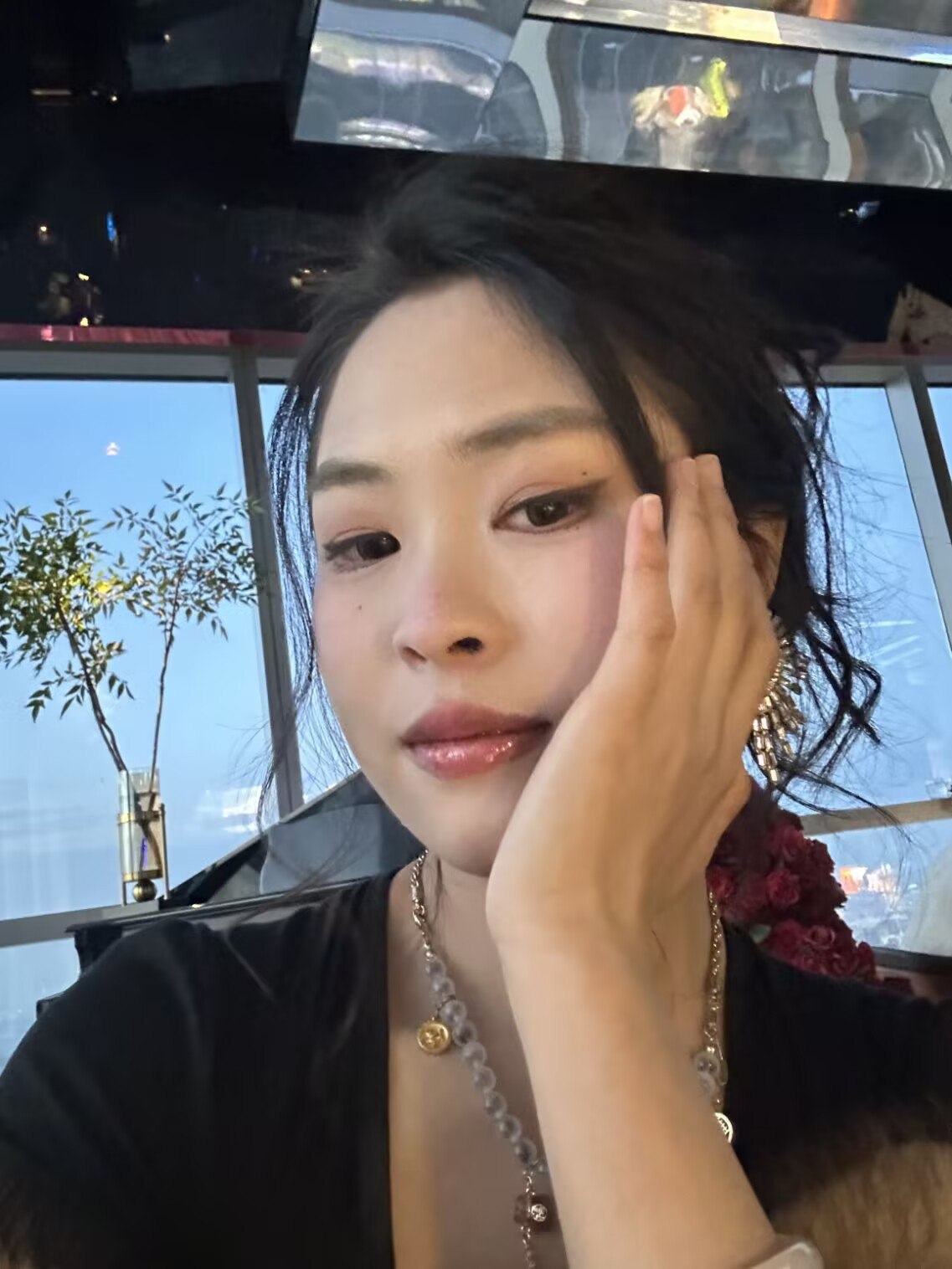 云南 昆明 25岁 155cm 80 B杯 人事 温柔 听话 抽烟纹身:无 SM:是 无套:可 口交:可 过夜:可 同居:可 可飞:可 价格:40 特点:温柔 听话