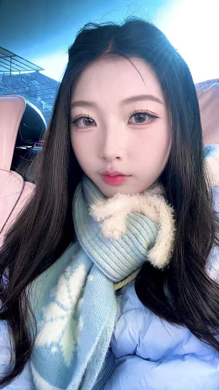 广东 广州/深圳 17岁 158cm 41.5 C杯 人乖话偶尔比较多 活泼开朗 抽烟纹身:无 SM:是 无套:可 口交:可 过夜:可 同居:可 可飞:可 价格:5 特点:人乖话偶尔比较多 活泼开朗