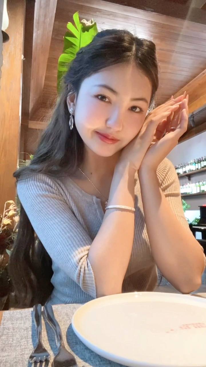 山东 烟台 20岁 167cm 52 B杯 学生 暖治愈又默契十足的女生,湿滑嫩穴主动吸吮你的力度,可盐可甜,活泼开朗,会提供情绪价值,待开发更多的新玩法 抽烟纹身:无 SM:否 无套:可 口交:可 过夜:可 同居:可 可飞:可 价格:7 特点:暖治愈又默契十足的女生,湿滑嫩穴主动吸吮你的力度,可盐可甜,活泼开朗,会提供情绪价值,待开发更多的新玩法
