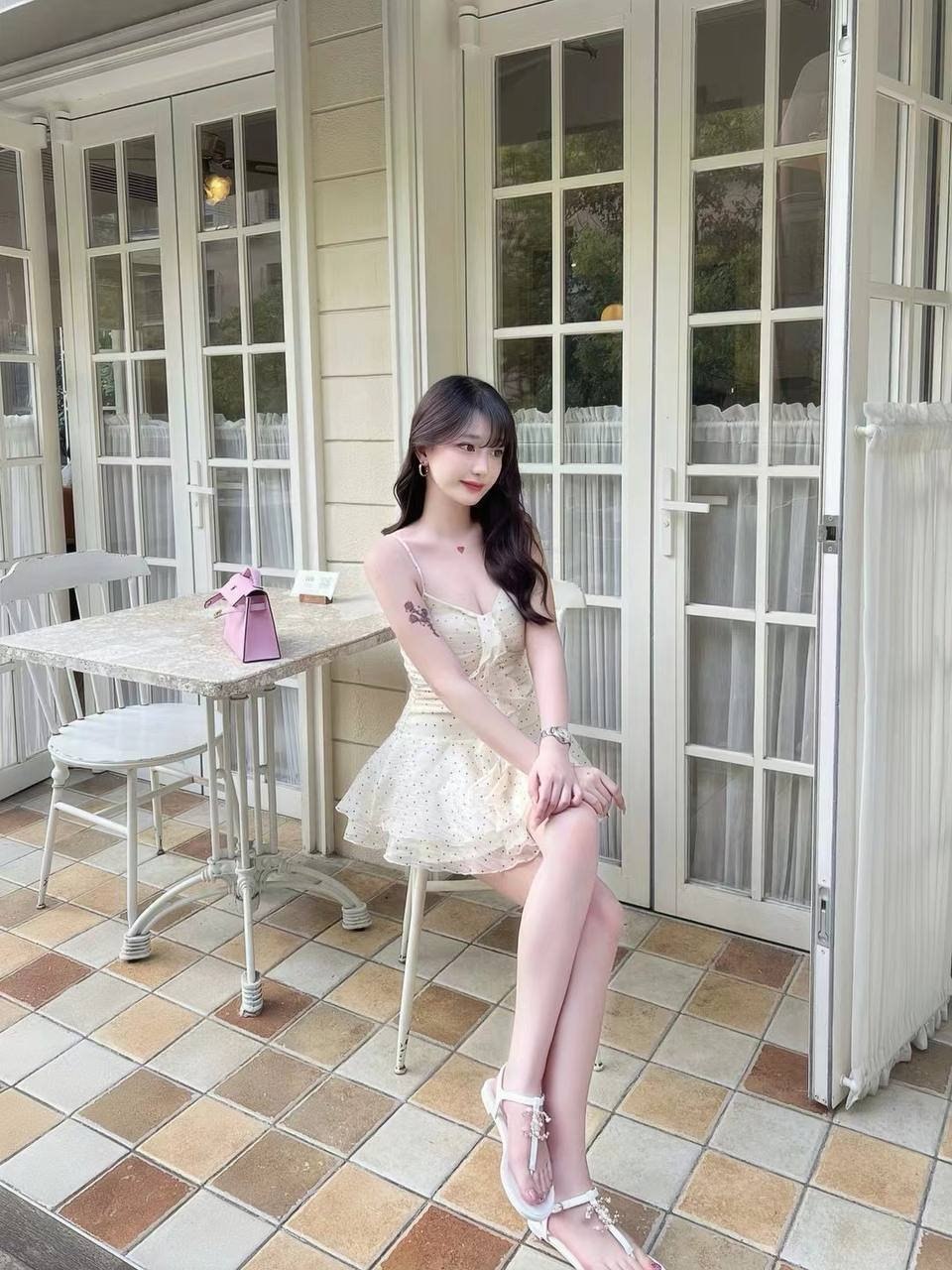 云南 昆明 23岁 160cm 90 B杯 本科 💧多 抽烟纹身:无 SM:是 无套:可 口交:可 过夜:可 同居:可 可飞:可 价格:12 特点:💧多