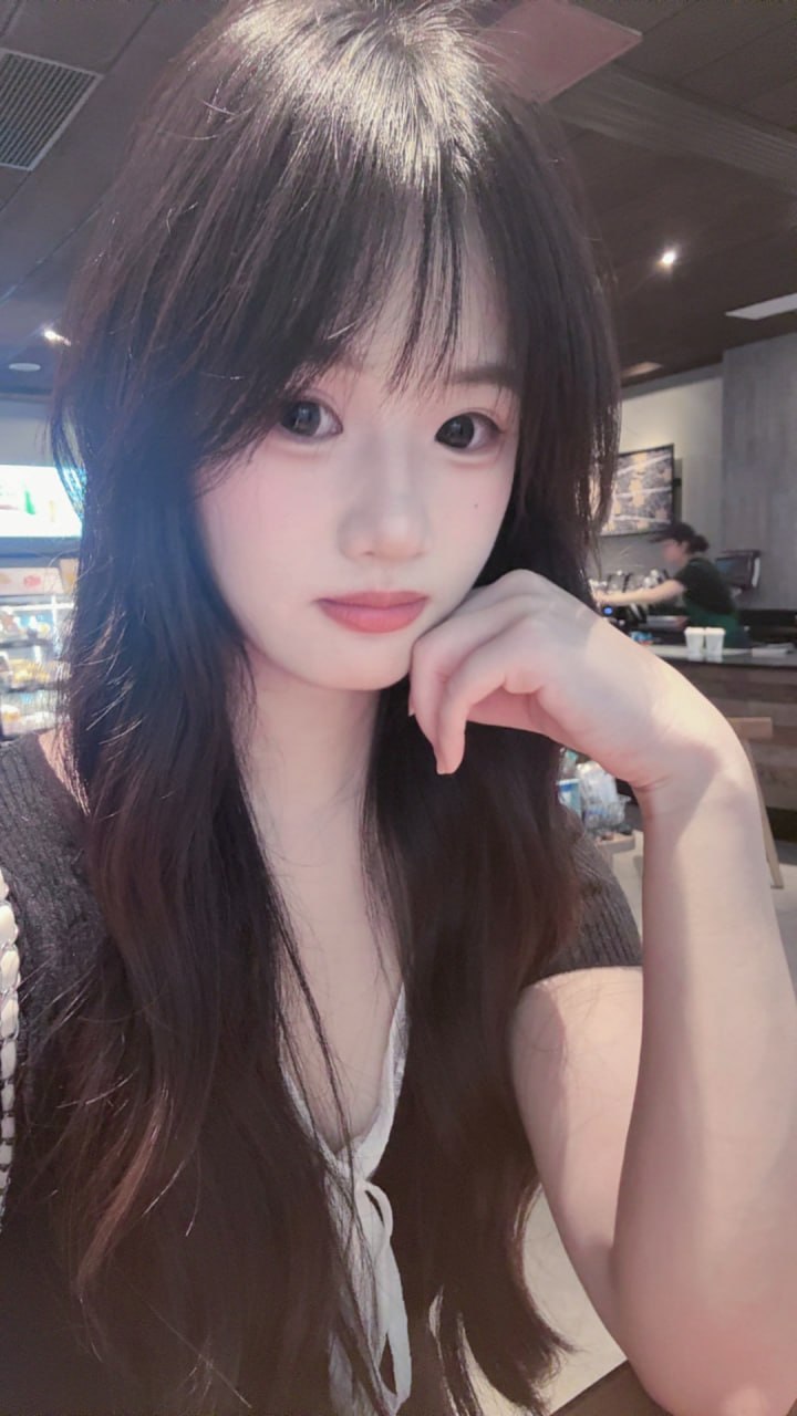 江苏 苏州 20岁 160cm 90 B杯 刚毕业 身材比例好,身高腿长,屁股大胸大,能提供情绪价值,温柔有耐心,活泼开朗,情商在线 抽烟纹身:无 SM:否 无套:否 口交:可 过夜:可 同居:否 可飞:能 价格:7.5 特点:身材比例好,身高腿长,屁股大胸大,能提供情绪价值,温柔有耐心,活泼开朗,情商在线