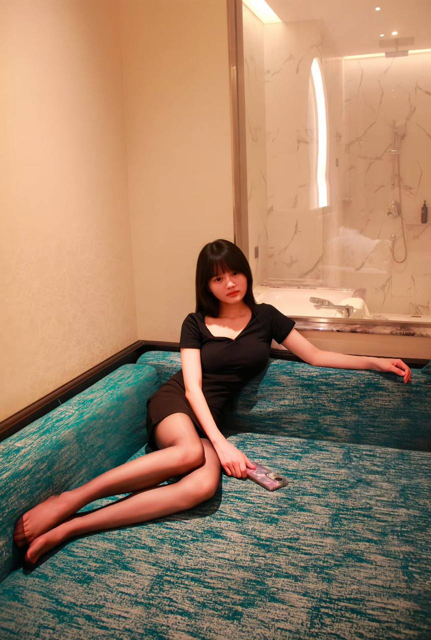 广西 南宁 19岁 160cm 82 C杯 学生 听话 抽烟纹身:无 SM:否 无套:可 口交:可 过夜:可 同居:可 可飞:可 价格:4 特点:听话
