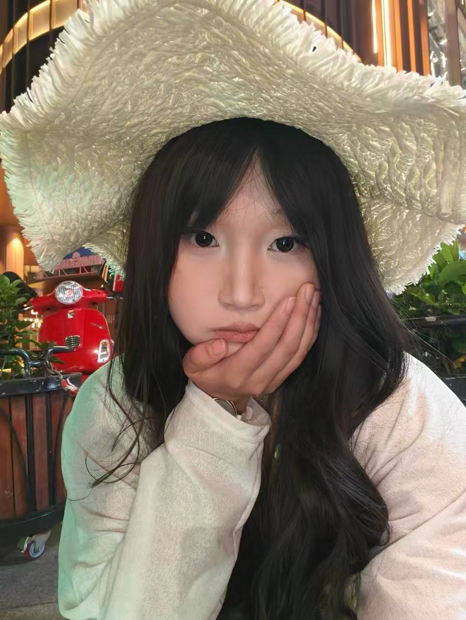 山东 威海 18岁 170cm 125 C杯 学生 性格开朗活泼 抽烟纹身:无 SM:是 无套:可 口交:可 过夜:可 同居:可 可飞:可 价格:12 特点:性格开朗活泼