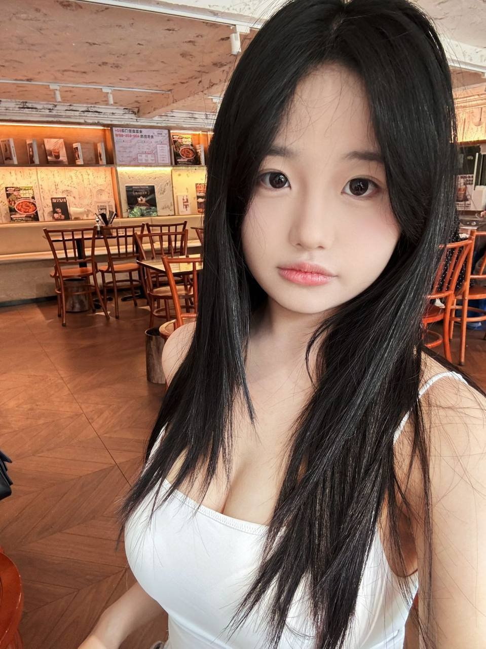 湖北 武汉 20岁 165cm 95 D杯 学生 真胸 手感好 真人比照片好看 会提供情绪价值 相处有恋爱感 无不良嗜好 圈子干净 新人刚入圈想找一个固定的哥哥不想乱 SM:否 无套:否 口交:可 过夜:可 同居:可 可飞:可 价格:12 特点:真胸 手感好 真人比照片好看 会提供情绪价值 相处有恋爱感 无不良嗜好 圈子干净 新人刚入圈想找一个固定的哥哥不想乱
