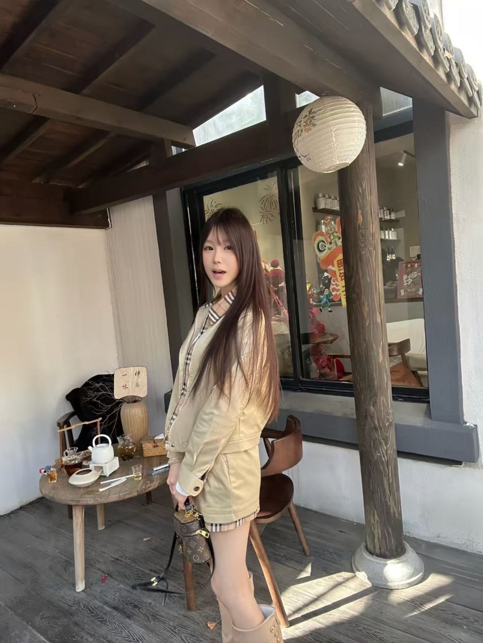江苏 苏州 18岁 168cm 90 B杯 学生 提供情绪价值 抽烟纹身:无 SM:是 无套:可 同居:否 可飞:可 不是太远 价格:30 特点:提供情绪价值