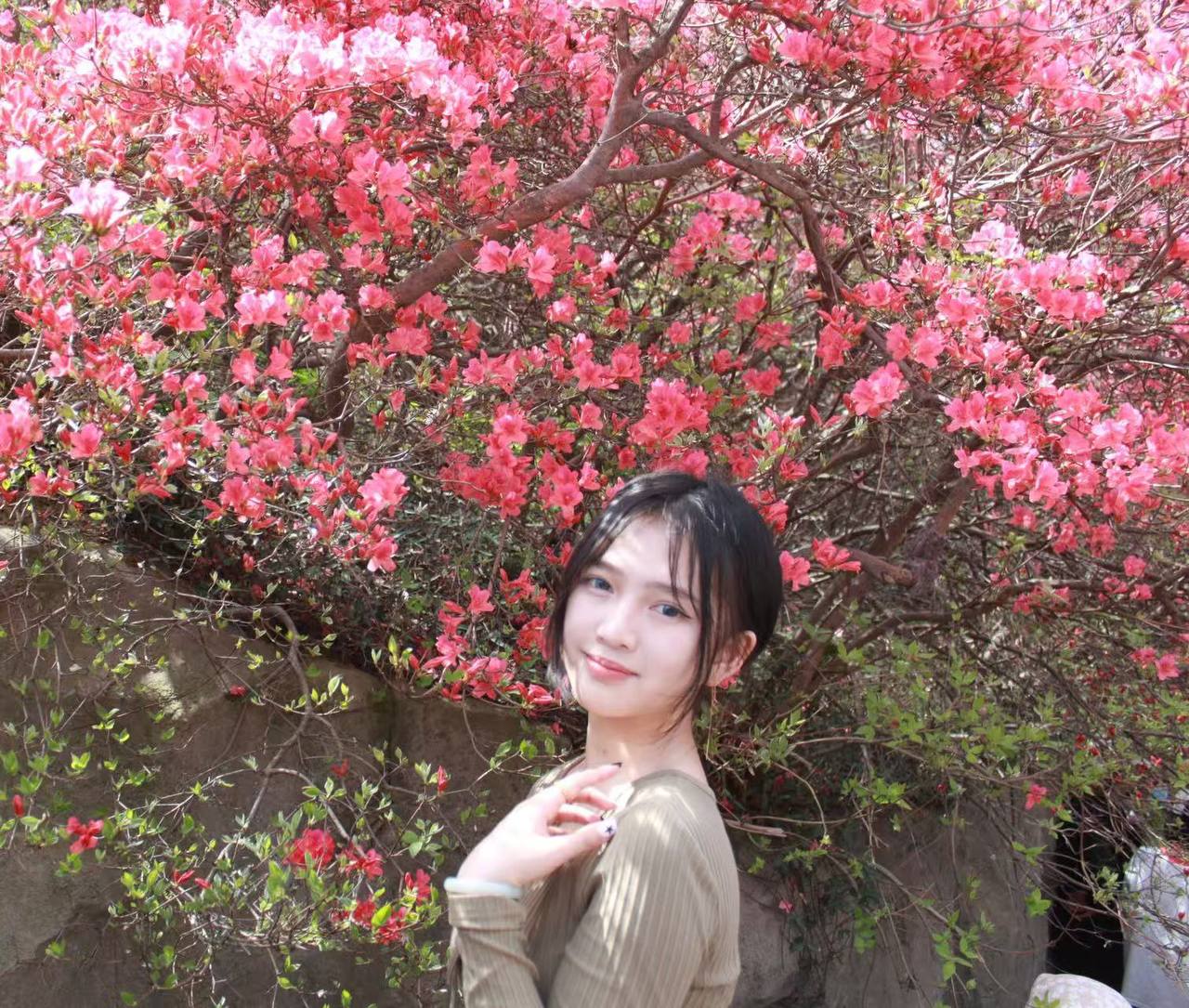 云南 昆明 21岁 164cm 49 C杯 学生 白嫩,性欲强,听话,会穿你喜欢的丝袜和内衣 抽烟纹身:无 SM:否 无套:可 口交:可 过夜:可 同居:可 可飞:可 价格:8 特点:白嫩,性欲强,听话,会穿你喜欢的丝袜和内衣