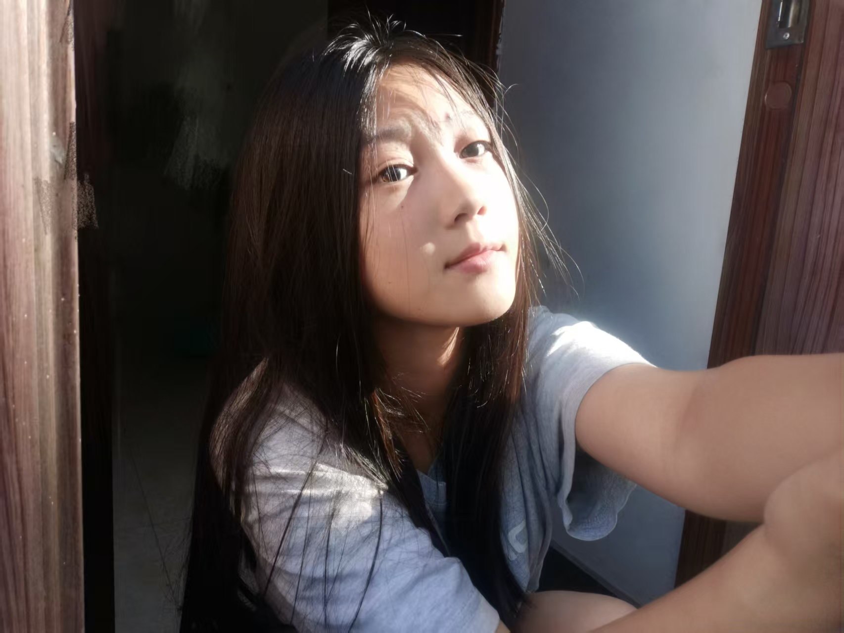 广西 百色 18岁 155cm 84 A杯 学生 会唱歌 抽烟纹身:无 SM:是 无套:否 口交:可 过夜:可 同居:否 可飞:否 价格:1.5 特点:会唱歌