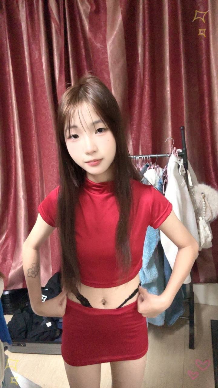 广东 东莞 18岁 155cm 66 A杯 学生 抽烟纹身:有纹身 SM:是 无套:否 口交:可 过夜:可 可飞:可 价格:4