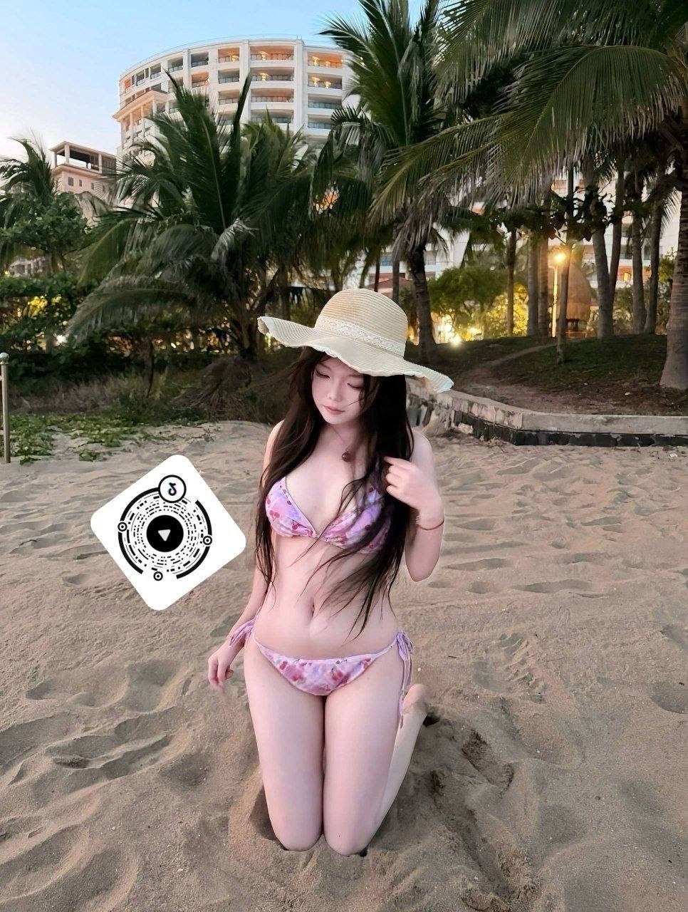 广东 惠州 18岁 165cm 105 C杯 学生 可爱性感迷人,紧嫩,可以配合,床上激情销魂满足深层渴望,贴心陪伴提供温暖情绪,配合度高,听话懂事 抽烟纹身:无 SM:否 无套:否 口交:可 过夜:可 同居:可 可飞:可 价格:8 特点:可爱性感迷人,紧嫩,可以配合,床上激情销魂满足深层渴望,贴心陪伴提供温暖情绪,配合度高,听话懂事