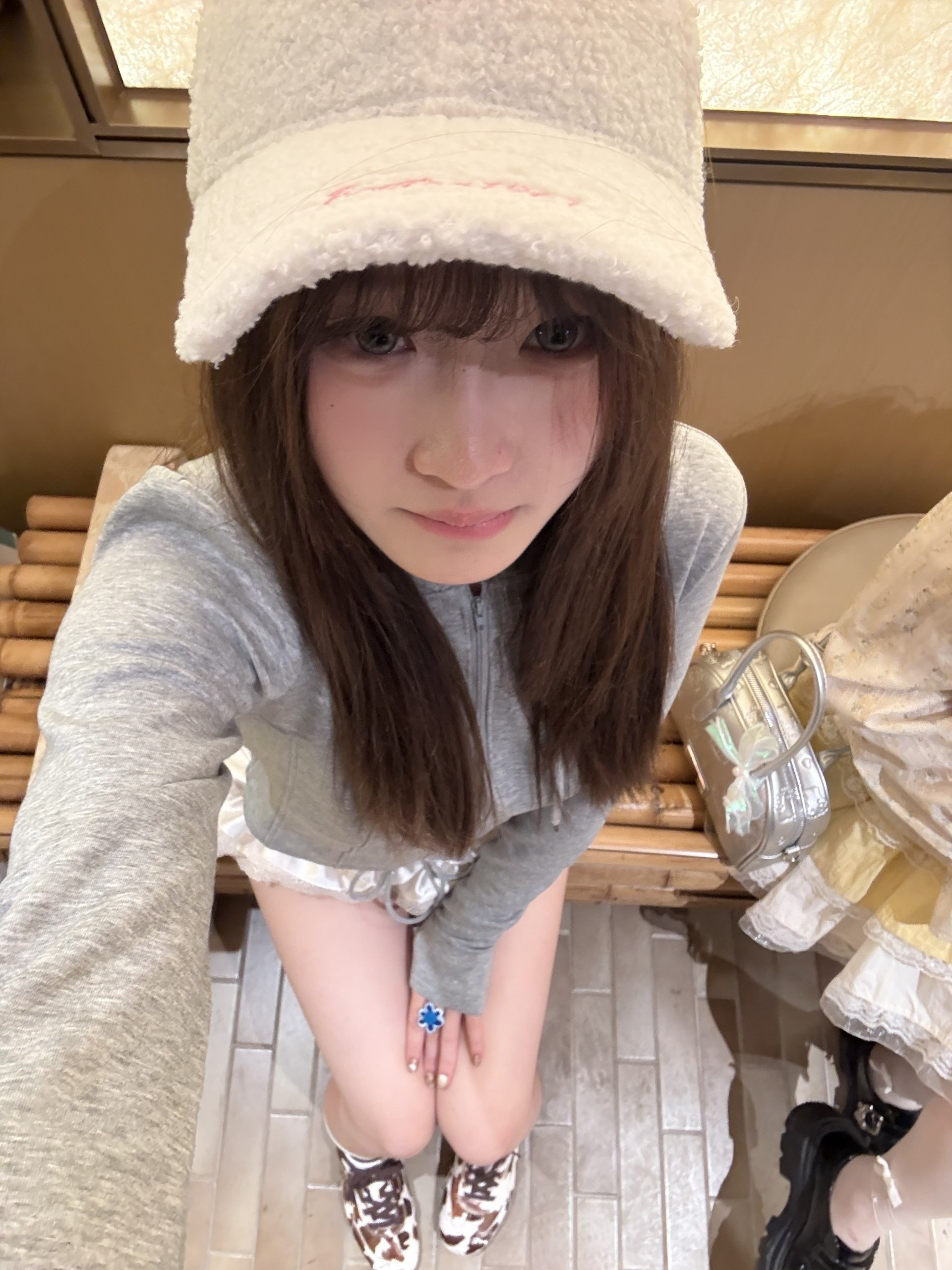 四川 成都 19岁 160cm 88 B杯 学生 会唱歌,会算命,懂礼貌,细心,会做饭 抽烟纹身:无 SM:否 无套:否 口交:可 过夜:可 同居:可 可飞:可 价格:5 特点:会唱歌,会算命,懂礼貌,细心,会做饭