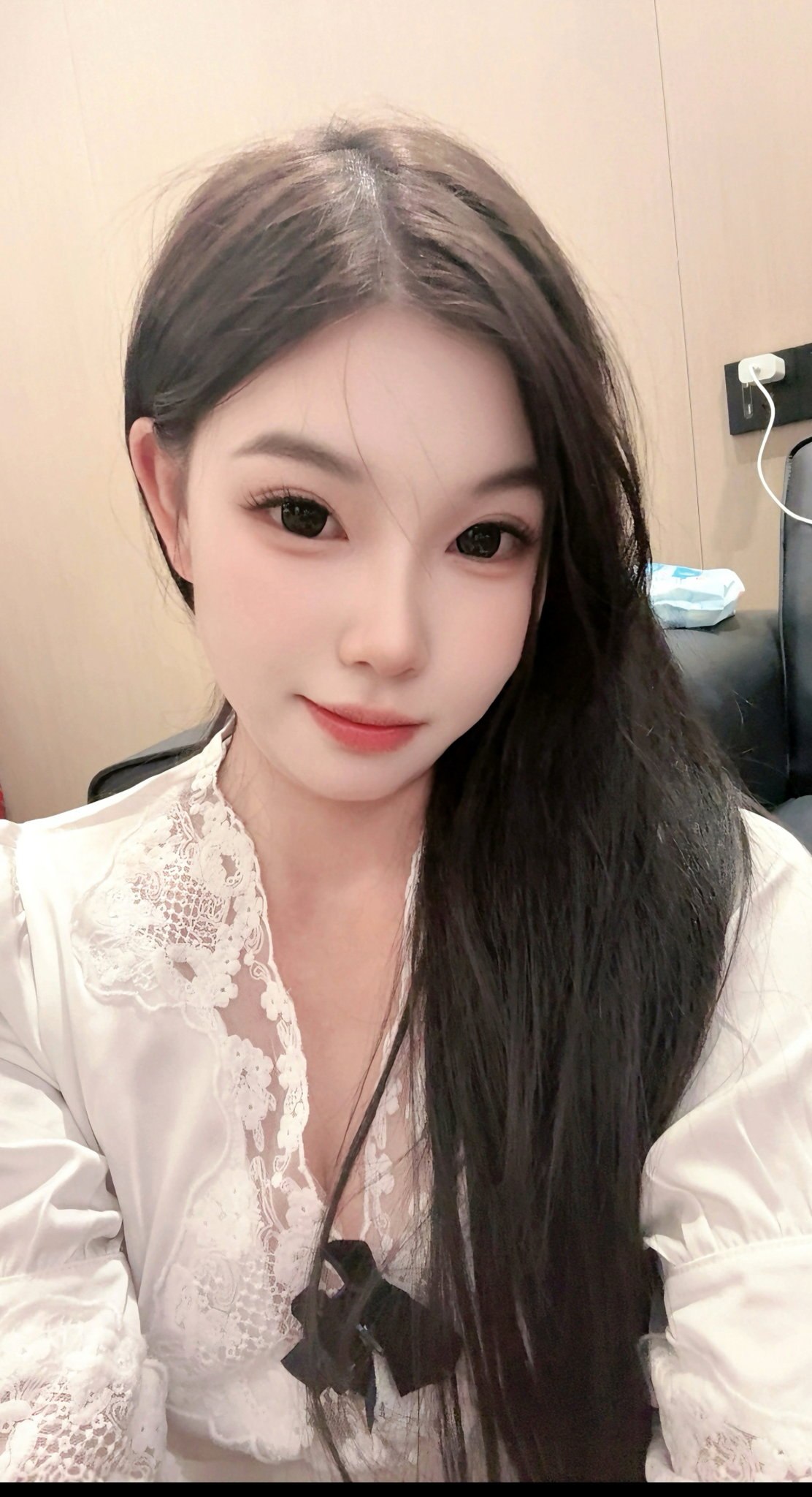 广东 东莞 24岁 167cm 95 B杯 网络 身材好 皮肤白 玩的开 叫声好听 抽烟纹身:无 SM:是 无套:否 口交:可 过夜:可 同居:否 可飞:可 价格:20 特点:身材好 皮肤白 玩的开 叫声好听