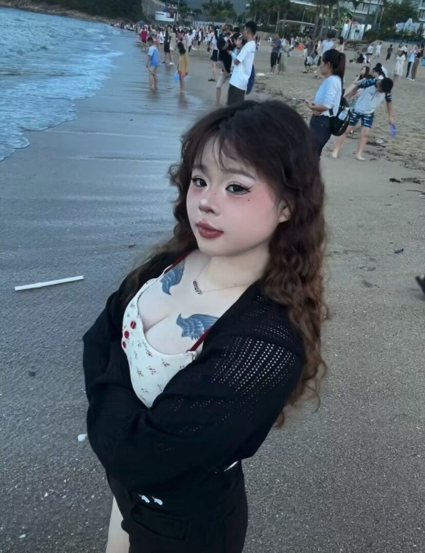 广东 梅州 23岁 152cm 125 B杯 工作 都还行 抽烟纹身:有纹身 SM:否 无套:可 口交:可 过夜:可 同居:否 可飞:否 价格:10 特点:都还行