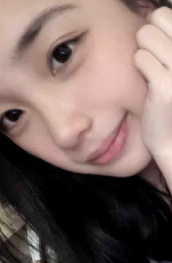 广西 百色 18岁 149.5cm 82 B杯 学生 十七,小巧听话懂事有礼貌,会给情绪价值。乖巧听话。本人比视频好看。骚的飞起。 抽烟纹身:有抽烟无纹身 SM:否 无套:可 口交:可 过夜:可 同居:可 可飞:不能 价格:3 特点:十七,小巧听话懂事有礼貌,会给情绪价值。乖巧听话。本人比视频好看。骚的飞起。