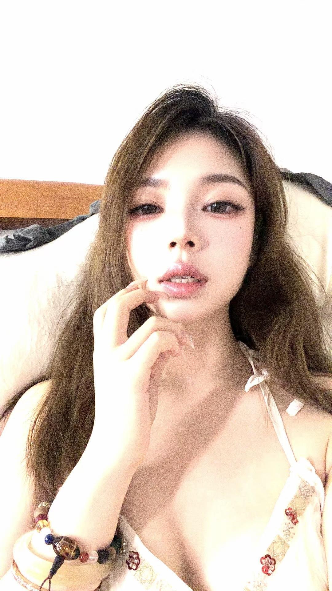 广东 广州 25岁 161cm 49 B杯 外贸 第一次找,情绪稳定,口活好,姿势会的也多,学习过按摩,会做spa会提供情绪价值服务, 不太会拍照 不上镜 本人比照片好看 圈子干净 社交少 抽烟纹身:无 SM:否 无套:可 口交:可 过夜:可 同居:可 可飞:可 价格:6-26 特点:第一次找,情绪稳定,口活好,姿势会的也多,学习过按摩,会做spa会提供情绪价值服务, 不太会拍照 不上镜 本人比照片好看 圈子干净 社交少