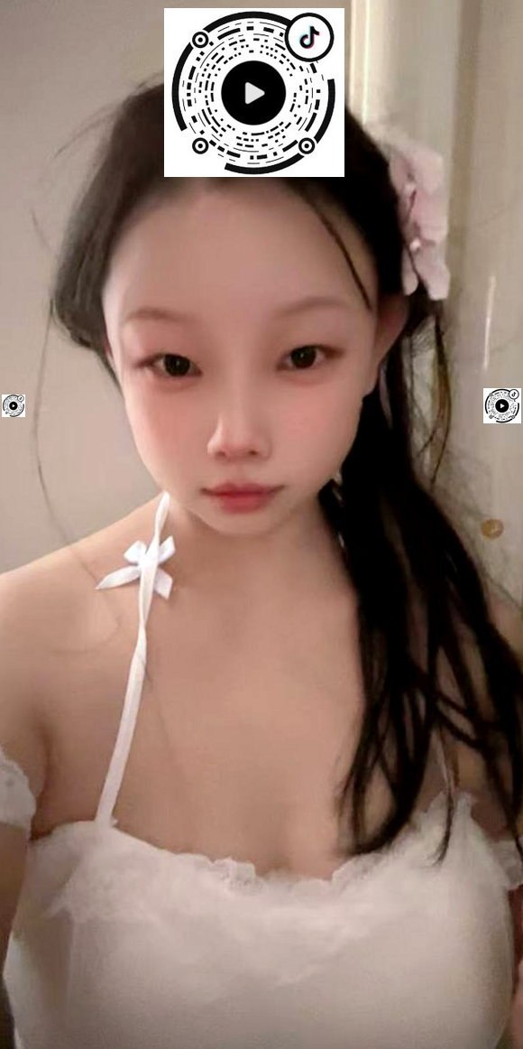 甘肃 兰州 21岁 161cm 112.5 运营 第一次下海,刚毕业的学生妹,性格好,乖巧听话。不死鱼,会体贴照顾人。干净,嫩紧滑。等老板来调教 抽烟纹身:无 SM:否 无套:否 口交:可 过夜:可 同居:否 可飞:附近可以 价格:5.5 特点:第一次下海,刚毕业的学生妹,性格好,乖巧听话。不死鱼,会体贴照顾人。干净,嫩紧滑。等老板来调教