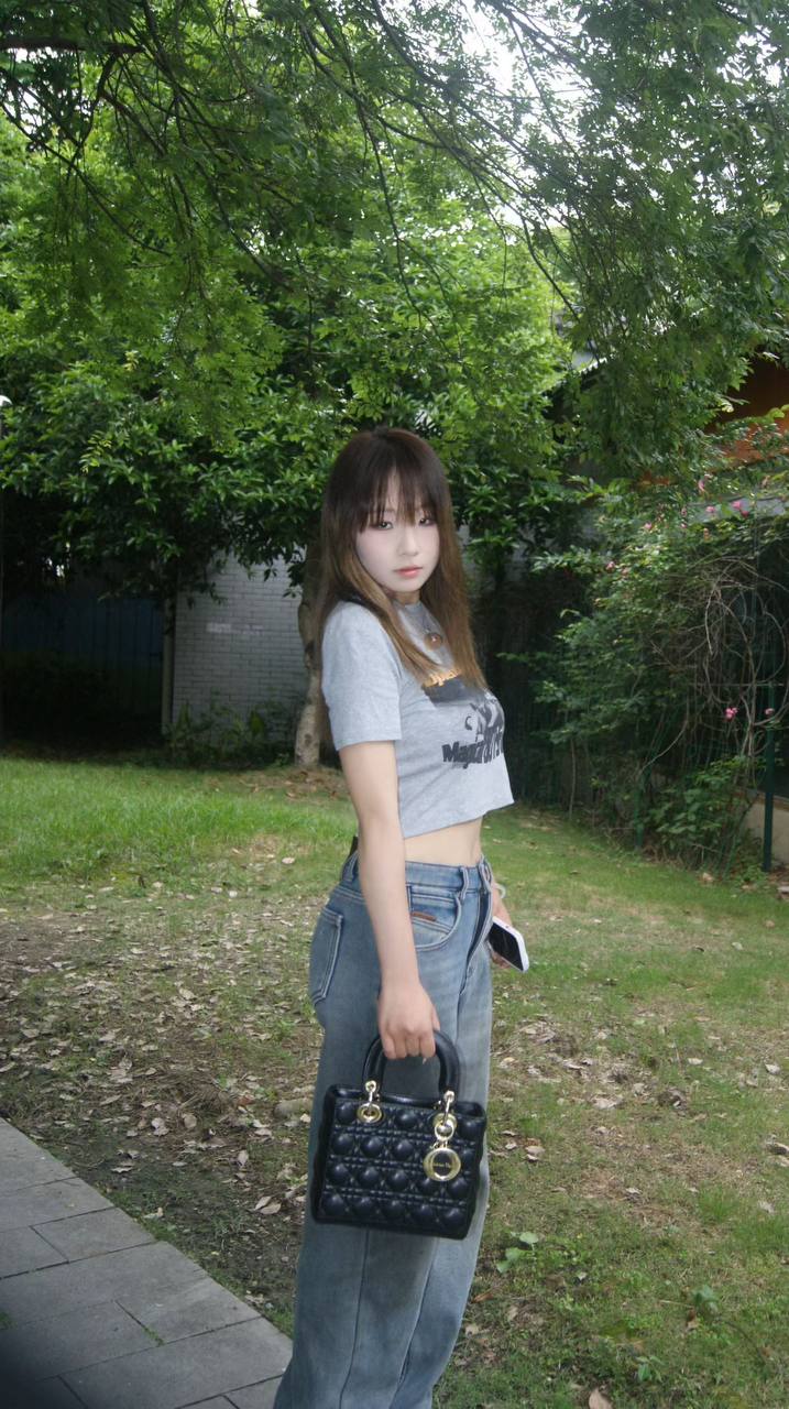 浙江 杭州 20岁 156cm 95 B杯 舞蹈博主 会跳舞会唱歌 常年跳舞身材保持得很好 没有赘肉 皮肤光滑 水多 敏感 只和前男友做过两次没有过别人 很多动作可开发 身体柔软 性格好 不作 抽烟纹身:无抽烟有纹身 SM:否 无套:可 口交:可 过夜:可 同居:否 可飞:可以 价格:8 特点:会跳舞会唱歌 常年跳舞身材保持得很好 没有赘肉 皮肤光滑 水多 敏感 只和前男友做过两次没有过别人 很多动作可开发 身体柔软 性格好 不作