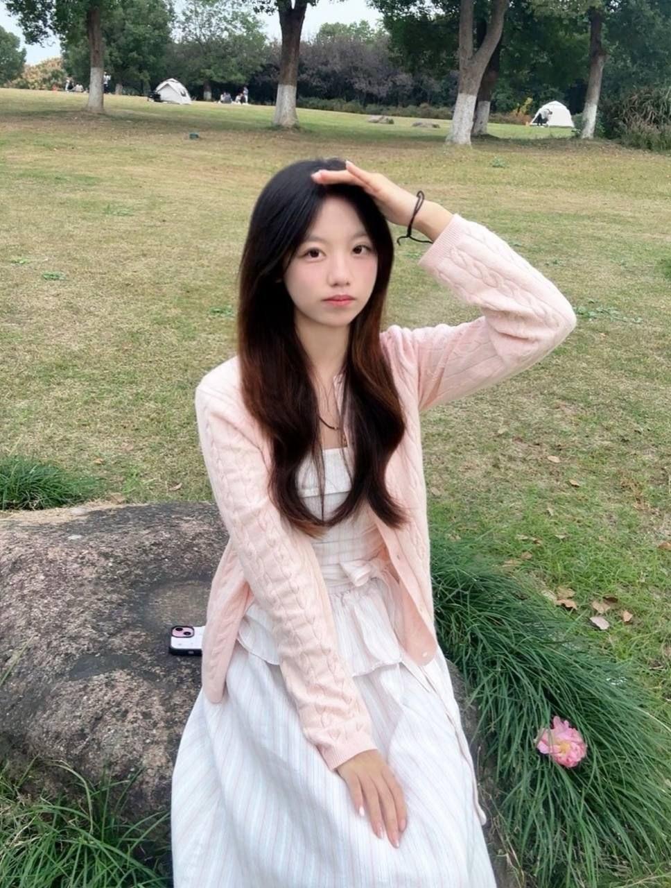 江苏 南京 18岁 165cm 90 B杯 不粘人,听话 抽烟纹身:无 SM:否 无套:可 口交:否 过夜:可 同居:否 可飞:可 价格:14 特点:不粘人,听话