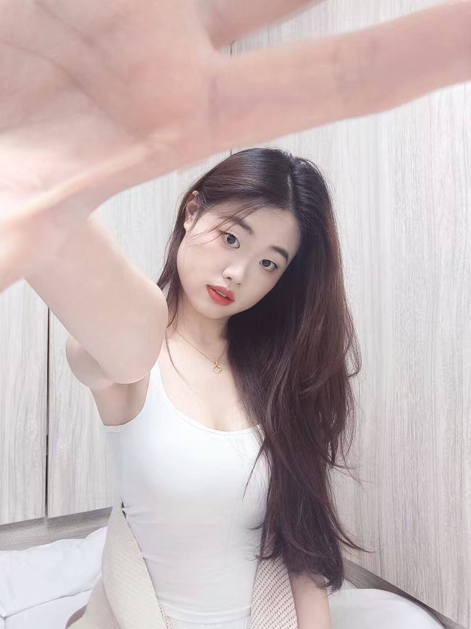 福建 莆田 22岁 178cm 110 B杯 待业 腿长 温柔 身材好 听话 抽烟纹身:无 SM:是 无套:可 口交:可 过夜:可 同居:否 可飞:可 价格:5 特点:腿长 温柔 身材好 听话