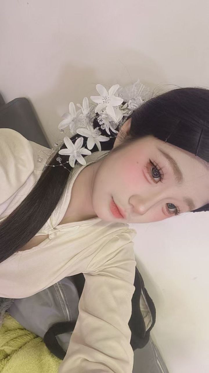 河南 漯河 18岁 173cm 110 B杯 游戏陪玩 听话脾气好 抽烟纹身:不抽烟有纹身 SM:否 无套:可 口交:可 过夜:可 同居:可 可飞:可 价格:2 特点:听话脾气好