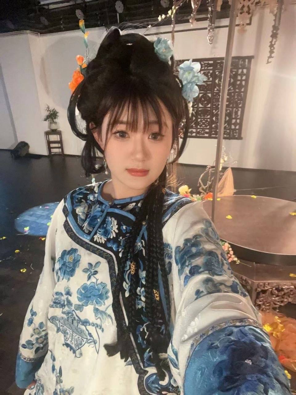 广东 佛山 20岁 163cm 53 C杯 护士 无毛,一线天,乖,情绪价值给到位,可以陪应酬 抽烟纹身:无 SM:是 无套:否 口交:可 过夜:可 同居:否 可飞:否 价格:15 特点:无毛,一线天,乖,情绪价值给到位,可以陪应酬