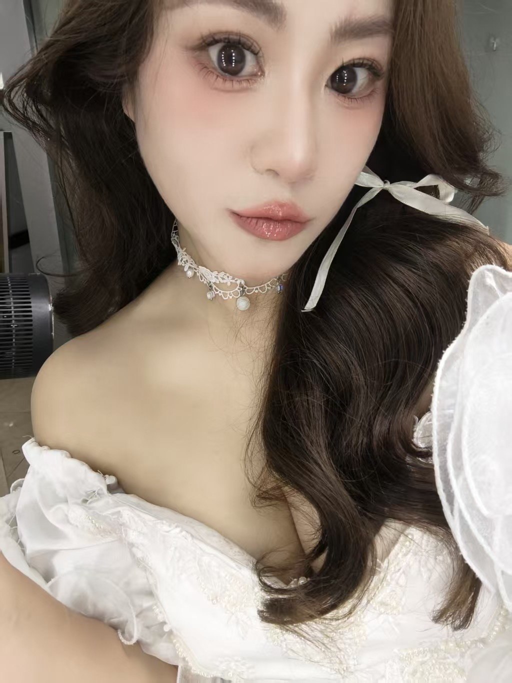 云南 昆明 36岁 163cm 125 C杯 暂无业 皮肤白 胸大臀翘 性格开朗活波 稍微能喝一丢丢酒 抽烟纹身:无 SM:否 无套:可 口交:可 过夜:可 同居:否 可飞:可 价格:25 特点:皮肤白 胸大臀翘 性格开朗活波 稍微能喝一丢丢酒
