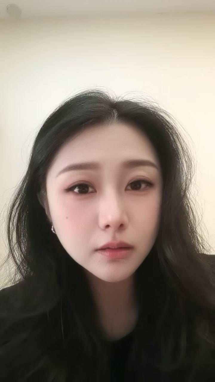 广东 深圳 35岁 155cm 102 C杯 助理 知性,能适应商务应酬,能提供情绪价值 抽烟纹身:无 SM:否 无套:否 口交:否 过夜:可 同居:否 可飞:珠三角 价格:8 特点:知性,能适应商务应酬,能提供情绪价值