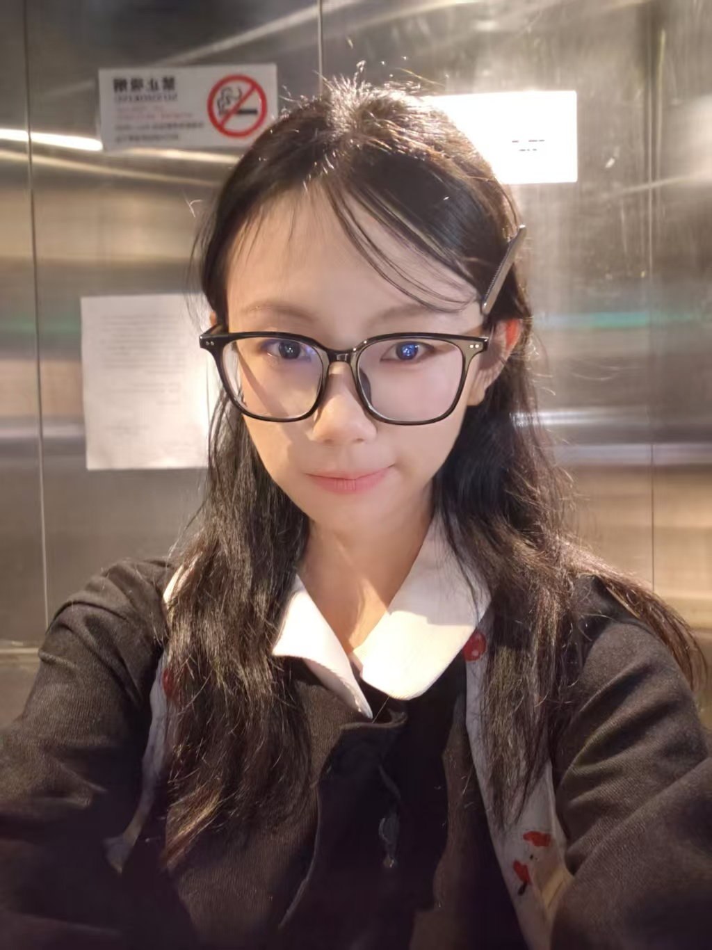 吉林 长春 18岁 165cm 100 B杯 学生 话少不黏人 抽烟纹身:无 SM:是 无套:否 口交:可 过夜:可 同居:可 可飞:可 价格:6 特点:话少不黏人