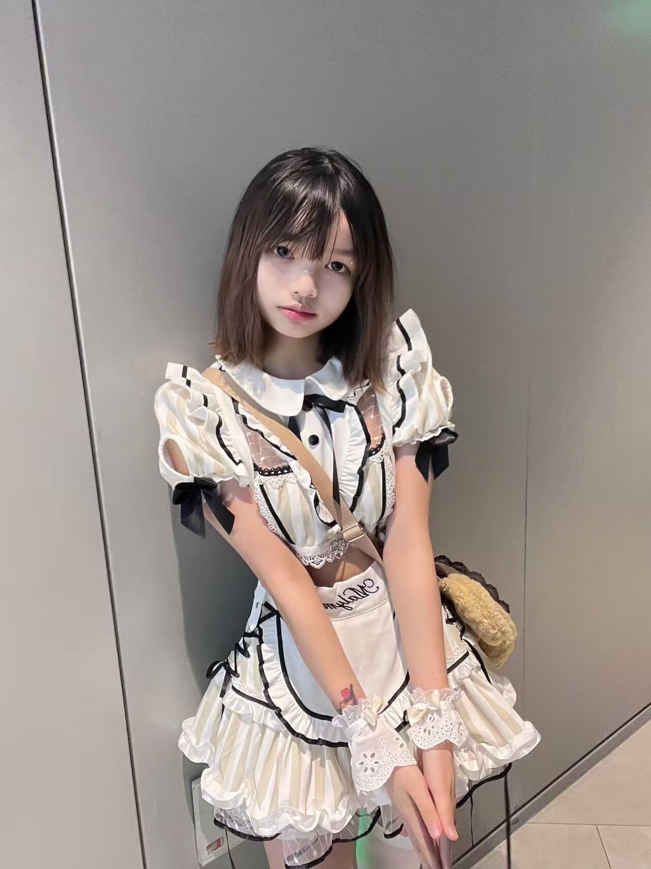 浙江 宁波 18岁 167cm 96 C杯 学生 听话乖巧懂事(萝莉),配合度高,声音好听 抽烟纹身:无抽烟有纹身 SM:否 无套:否 口交:可 过夜:可 同居:否 可飞:可 价格:9/19 特点:听话乖巧懂事(萝莉),配合度高,声音好听