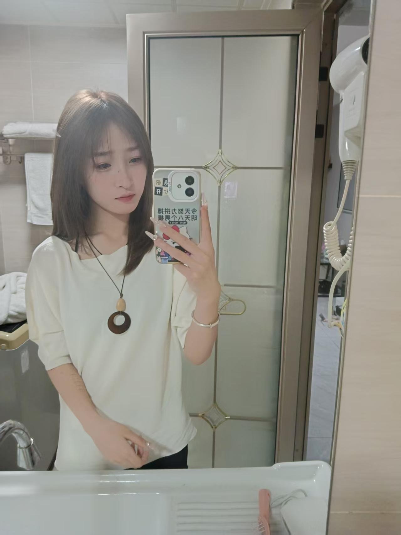 陕西 西安 18岁 165cm 83 A杯 化妆 会跳一点舞吧,性格活泼,可以陪你出去玩,懂规矩,会避险 抽烟纹身:无 SM:是 无套:否 口交:否 过夜:可 同居:可 可飞:可 价格:20 特点:会跳一点舞吧,性格活泼,可以陪你出去玩,懂规矩,会避险