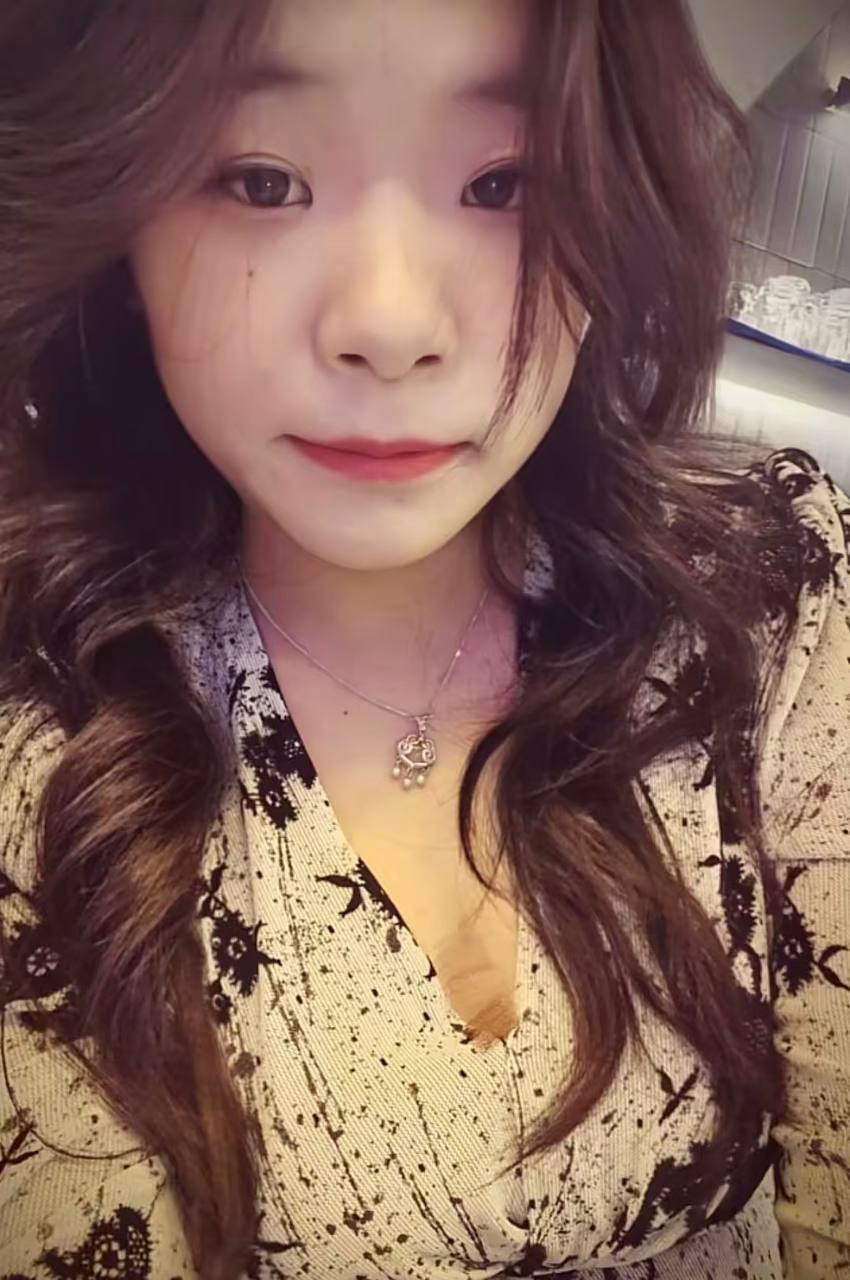甘肃 张掖 19岁 165cm 54 C杯 服务员 听话懂事,你想要的样子我都有,天然大胸,温柔体贴,情绪稳定,可盐可甜,前凸后翘,床上小野猫 抽烟纹身:无 SM:否 无套:可 口交:可 过夜:可 同居:可 可飞:可 价格:3 特点:听话懂事,你想要的样子我都有,天然大胸,温柔体贴,情绪稳定,可盐可甜,前凸后翘,床上小野猫