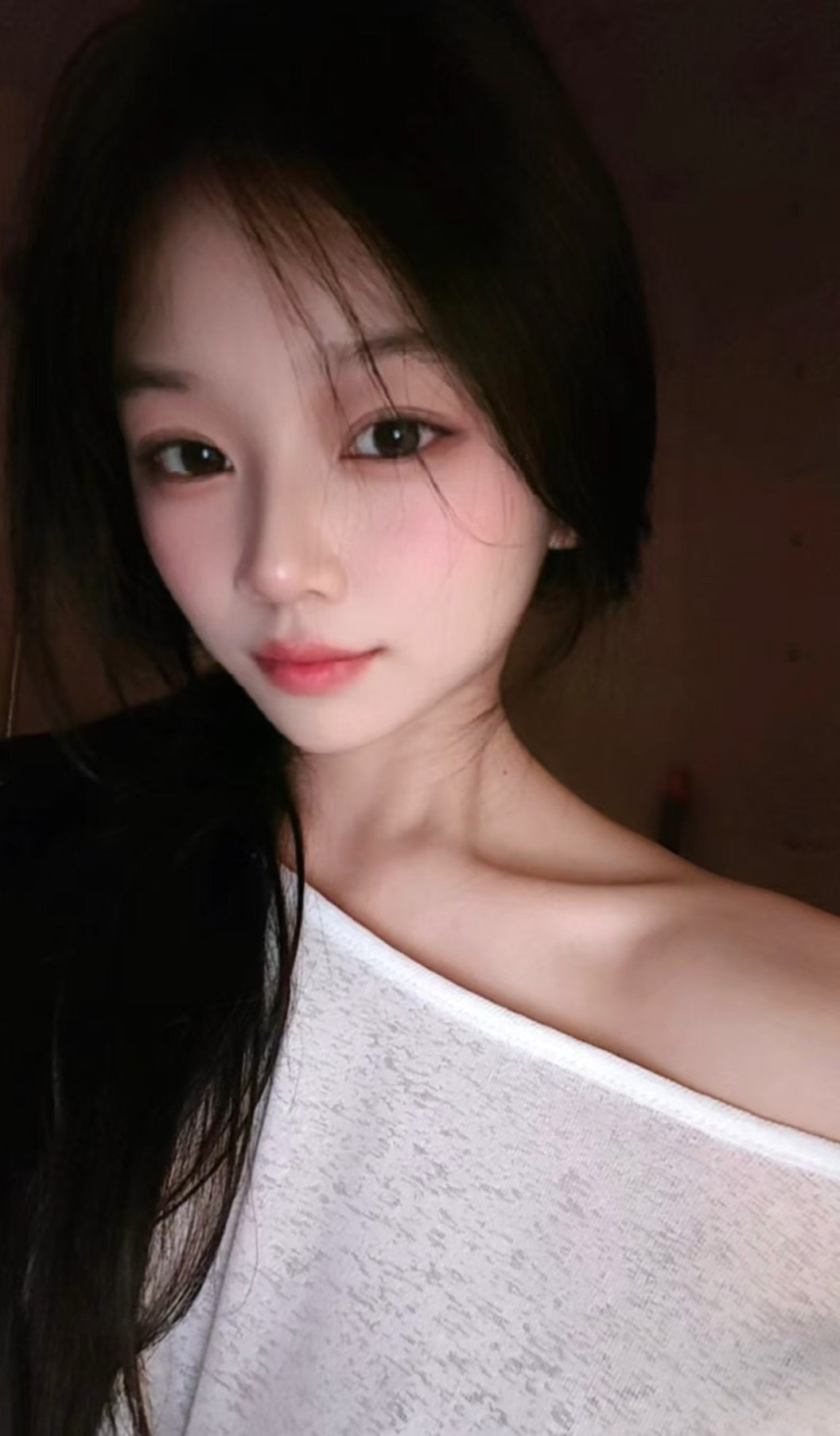 云南 昆明 23岁 155cm 85 A杯 刚毕业 性格温柔体贴,情绪稳定,情商高,身材超好 腿细直 敏感紧致 抽烟纹身:无 SM:轻微 无套:可 口交:可 过夜:可 同居:否 可飞:否 价格:6 特点:性格温柔体贴,情绪稳定,情商高,身材超好 腿细直 敏感紧致