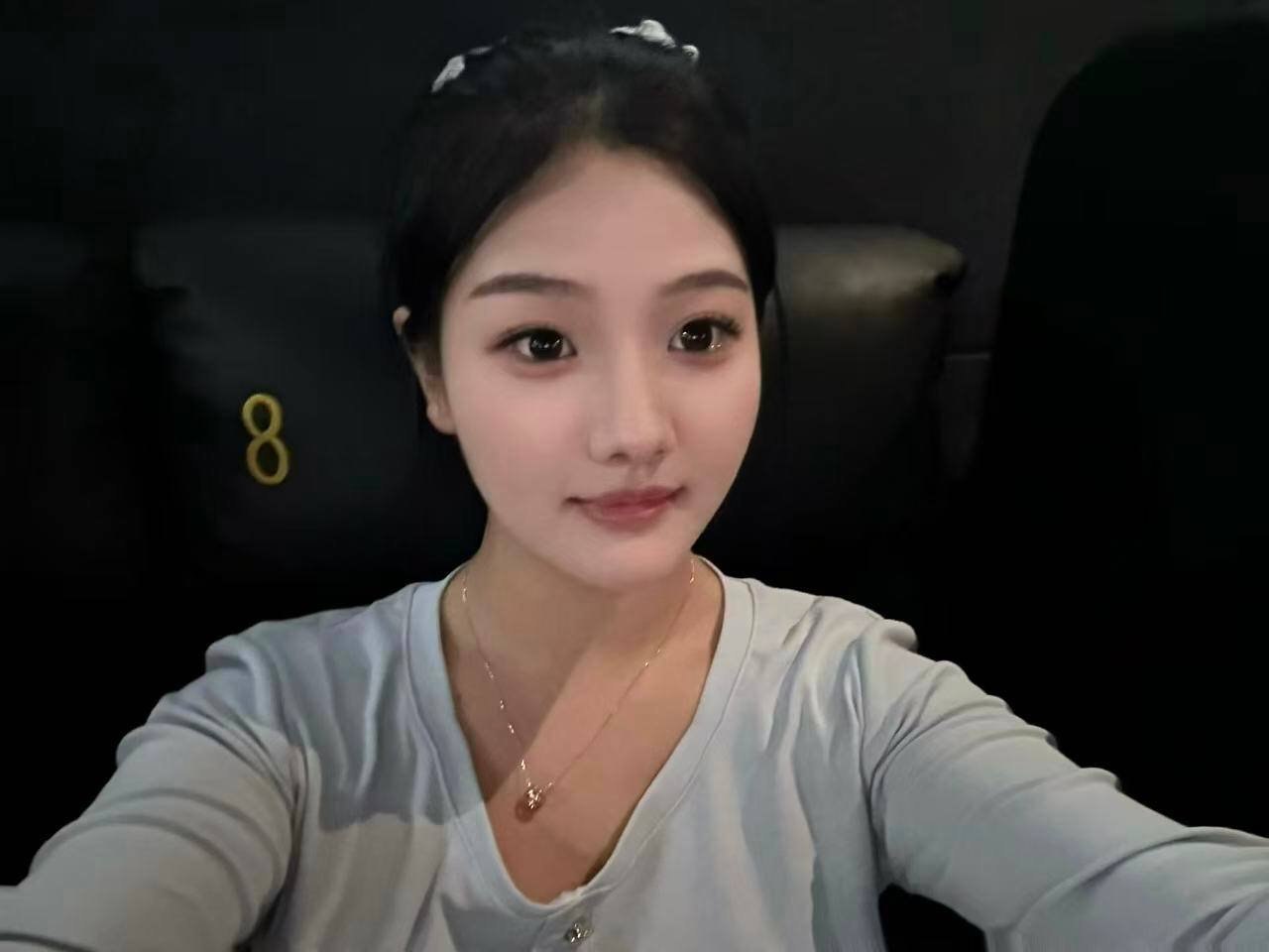 陕西 西安 21岁 160cm 105 B杯 行政专员 温柔,听话,不打扰生活 SM:否 无套:可 口交:可 过夜:可 同居:否 可飞:看情况 价格:6 特点:温柔,听话,不打扰生活