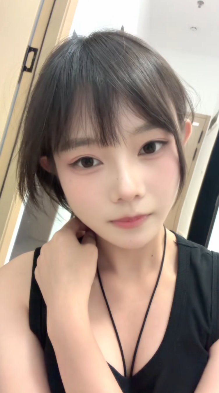 广东 中山 18岁 160cm 95 B杯 学生 易高潮 咪咪敏感,嫩紧滑,可以舌吻,口爆,乖巧听话,经验不足多调教,待开发,清纯,很好相处,会提供情绪价值,会照顾人,厨艺很好,乖乖女 抽烟纹身:无 SM:否 无套:否 口交:可 过夜:可 同居:可 可飞:不能 价格:8 特点:易高潮 咪咪敏感,嫩紧滑,可以舌吻,口爆,乖巧听话,经验不足多调教,待开发,清纯,很好相处,会提供情绪价值,会照顾人,厨艺很好,乖乖女