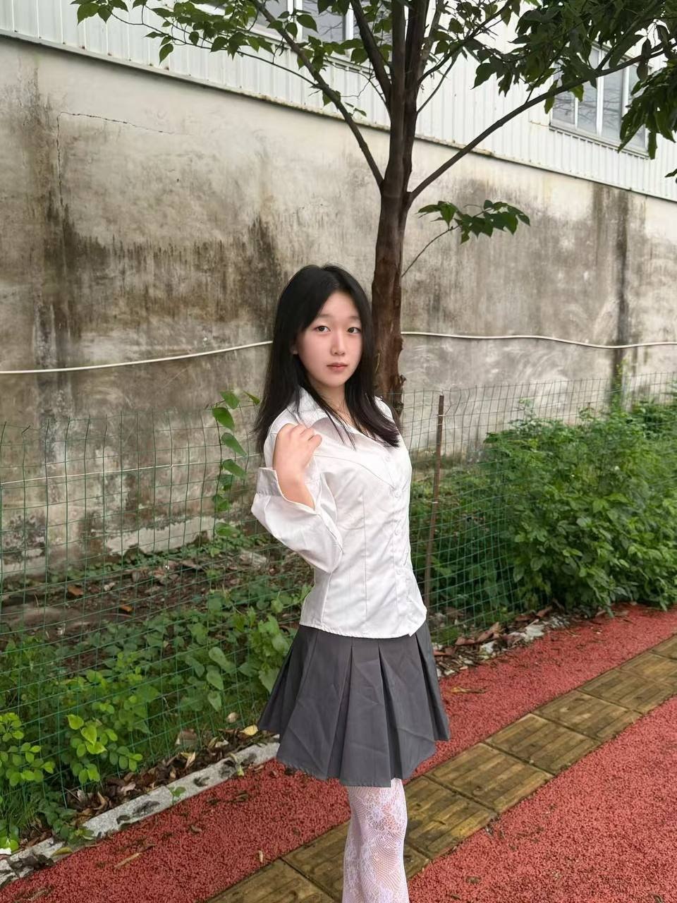 广东 广州 18岁 155cm 79 B杯 学生 清纯 抽烟纹身:无 SM:否 无套:否 口交:可 过夜:可 同居:可 可飞:可 价格:9 特点:清纯