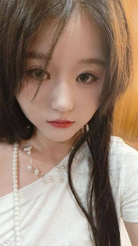 广东 广州 21岁 163cm 98 C杯 刚毕业 听话 抽烟纹身:无 SM:否 无套:否 口交:可 过夜:可 同居:可 可飞:可 价格:5 特点:听话