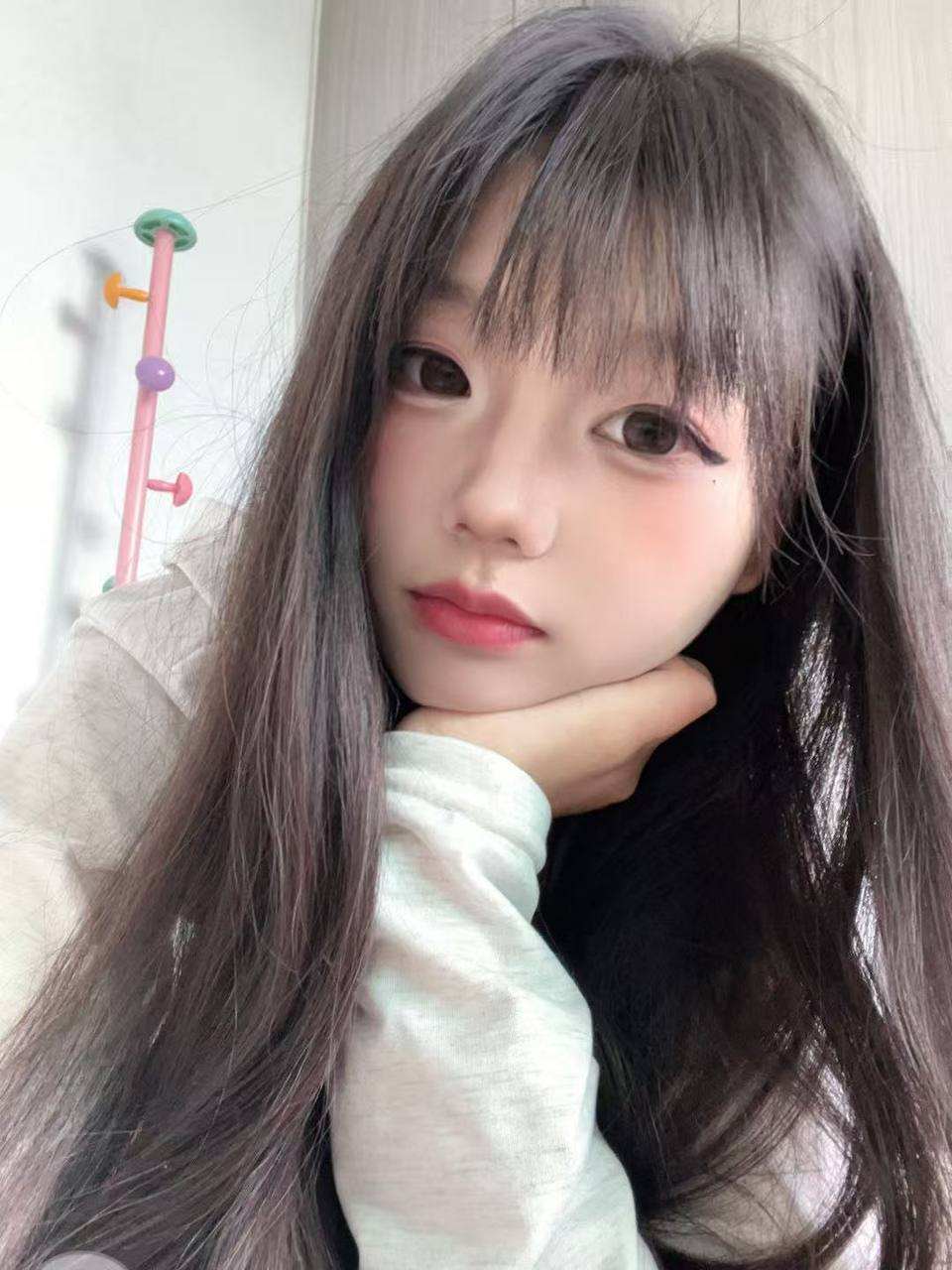 贵州 贵阳 18岁 170cm 102 B杯 学生 很活泼 身材还行 粘人不缠人 还没和男的做过 自己弄坏的处女膜 抽烟纹身:无 SM:否 无套:否 口交:可 过夜:可 同居:否 可飞:否 价格:5 特点:很活泼 身材还行 粘人不缠人 还没和男的做过 自己弄坏的处女膜